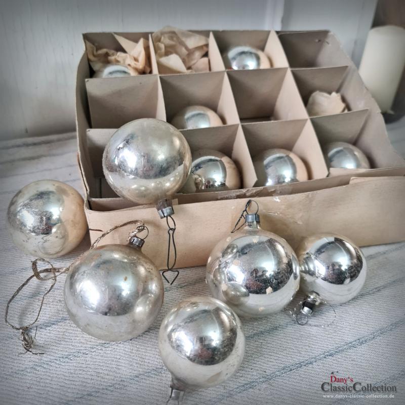 VERKAUFT ! 12 einfache silberne Christbaumkugeln Ø 5,5 cm ~ antiker Weihnachtsschmuck ~ Weihnachtskugeln ~ Baumschmuck ~ Weihnachtsbaum