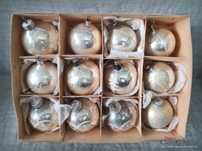 VERKAUFT ! 12 silberne Christbaumkugeln Ø 5,5 cm ~ antiker Weihnachtsschmuck ~ Weihnachtskugeln ~ Baumschmuck ~ Weihnachtsbaum