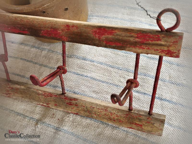 VERKAUFT ! 6 Haken Garderobenleiste alt ~ rustikale Hakenleiste Holz ~ Metallaufhänger rot ~ Vintage Landhaus ~ Bauernhaus ~ Wandgarderobe