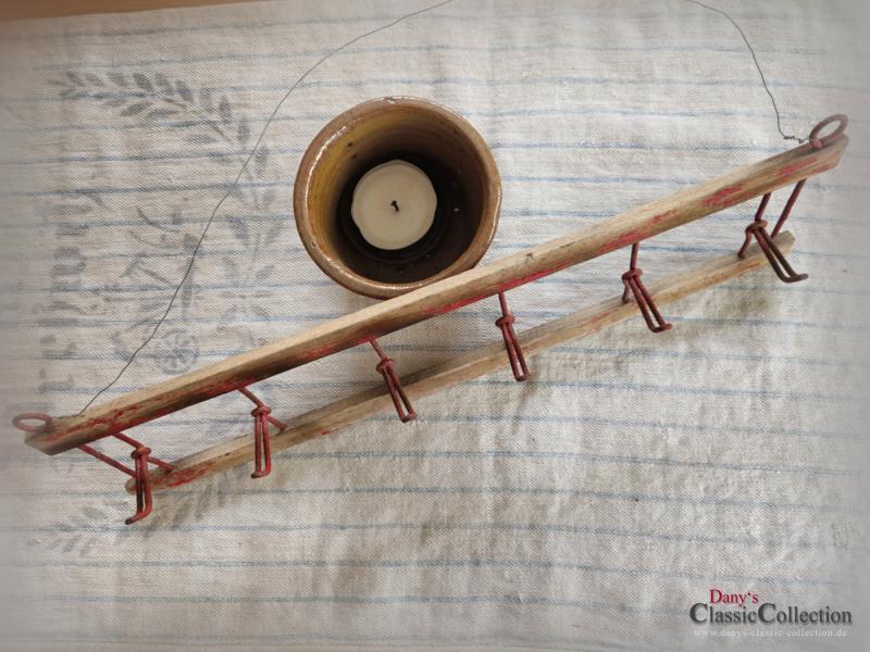 VERKAUFT ! 6 Haken Garderobenleiste alt ~ rustikale Hakenleiste Holz ~ Metallaufhänger rot ~ Vintage Landhaus ~ Bauernhaus ~ Wandgarderobe