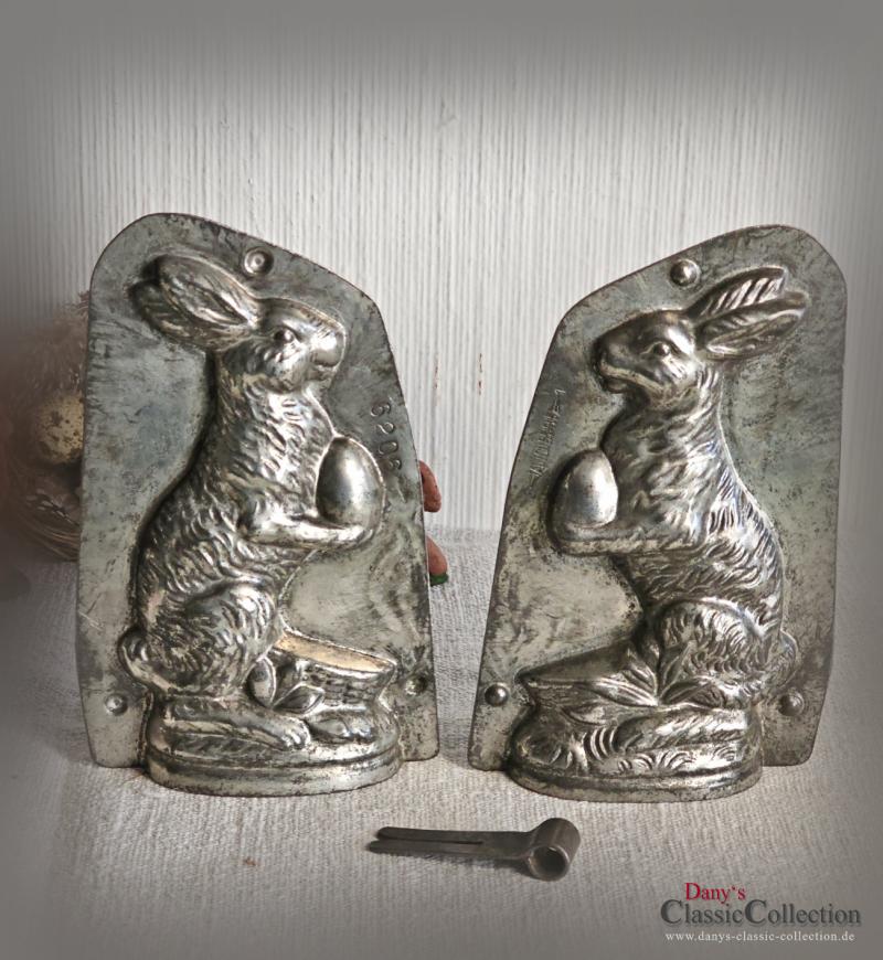 VERKAUFT ! Anton Reiche Hase ~ Hase mit Ei Schokoladenform 16 cm ~ 1931 ~ Metall Form ~ Gießform ~ Ostern ~ Sammlerstück