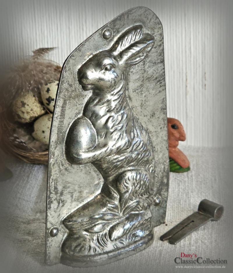 VERKAUFT ! Anton Reiche Hase ~ Hase mit Ei Schokoladenform 16 cm ~ 1931 ~ Metall Form ~ Gießform ~ Ostern ~ Sammlerstück