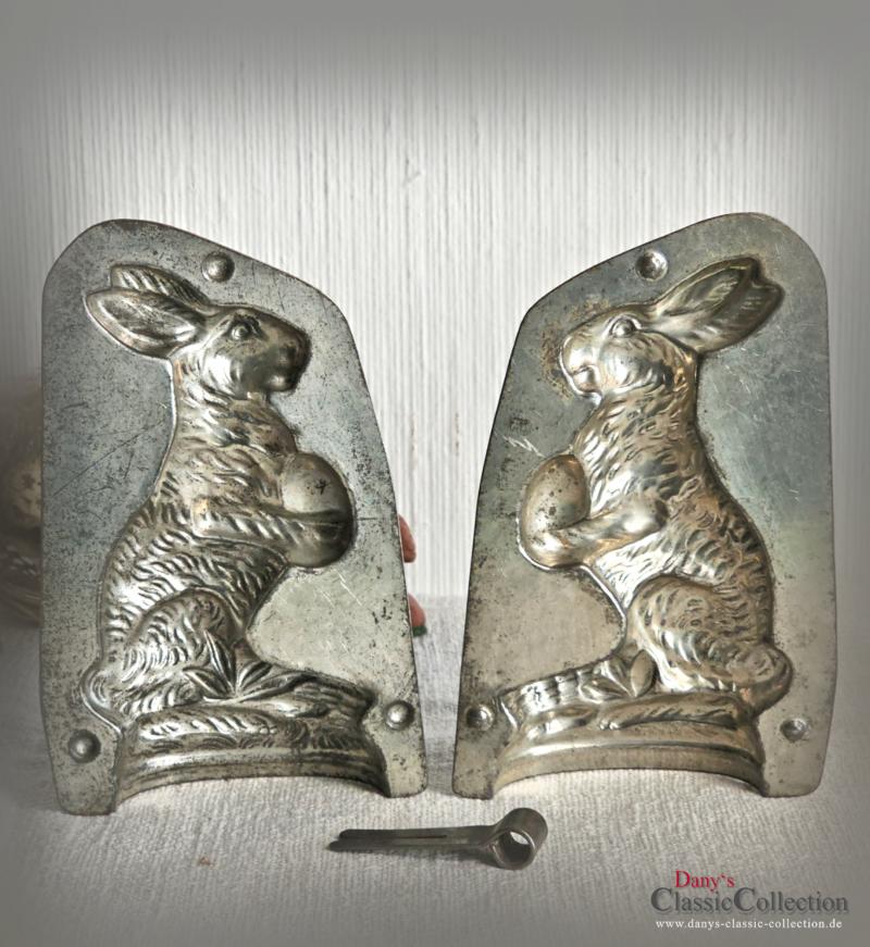 VERKAUFT ! Anton Reiche Hase ~ Hase mit Ei Schokoladenform 16 cm ~ 1931 ~ Metall Form ~ Gießform ~ Ostern ~ Sammlerstück