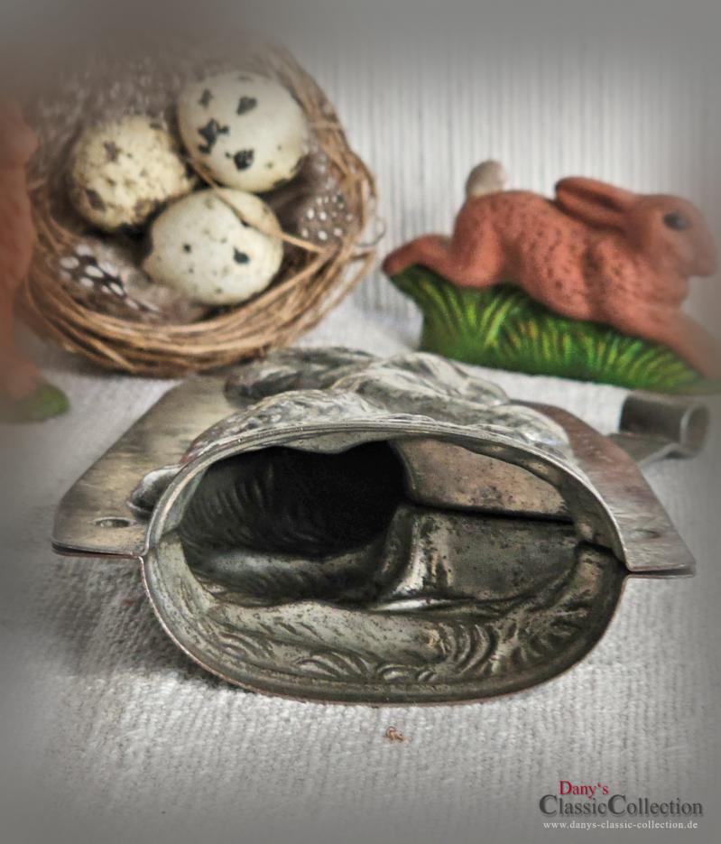VERKAUFT ! Anton Reiche Hase ~ Hase mit Ei Schokoladenform 16 cm ~ 1931 ~ Metall Form ~ Gießform ~ Ostern ~ Sammlerstück