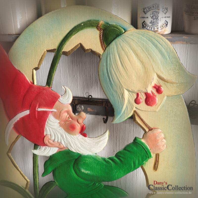 Alte 49 x 39,5 cm Pappe ~ Zwerg läutet Schneeglöckchen ~ Schaufensterdeko ~ Osterschmuck ~ Osterdeko ~ Sammlerstück ~ Frohe Ostern