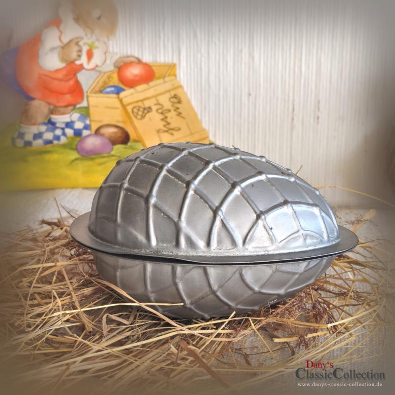 Vintage Ei Schokoladenform ~ Ei mit Gitter Prägung ~ Osterei zweiteilig ~ Oster Home Dekor