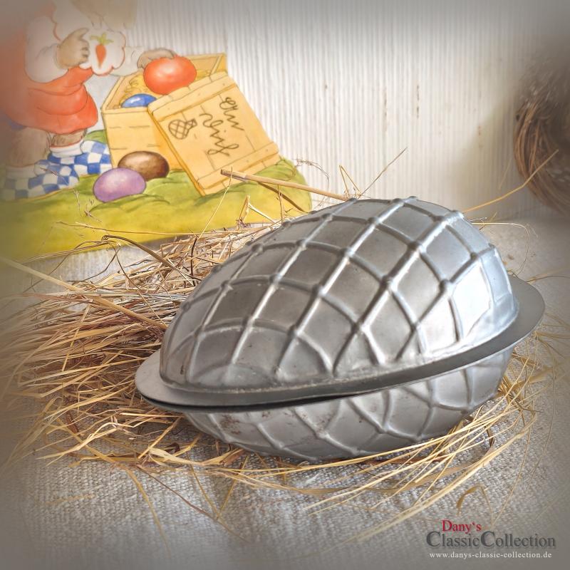 Vintage Ei Schokoladenform ~ Ei mit Gitter Prägung ~ Osterei zweiteilig ~ Oster Home Dekor