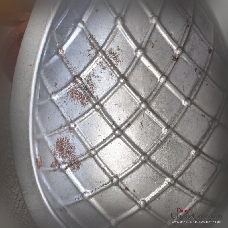 Vintage Ei Schokoladenform ~ Ei mit Gitter Prägung ~ Osterei zweiteilig ~ Oster Home Dekor