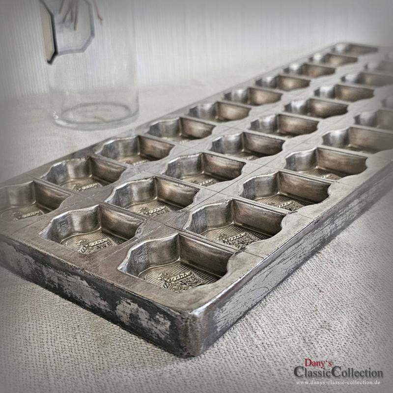 VERKAUFT ! Schokoladenform ~ 30 Krönchen ~ Metall Gießform ~ Schokoladen Platte Krone ~ Vintage Homedecor ~ Küchendeko ~ Sammlerstück