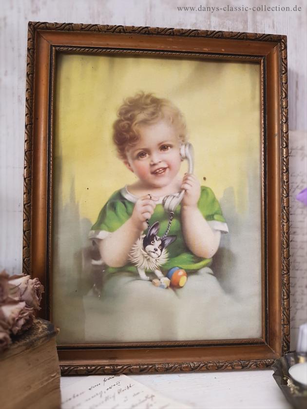Kinderbild ~ Junge mit grünem Shirt und Telefon ~ Bild gerahmt ~ Goldrahmen ~ Vintage Kinderzimmer