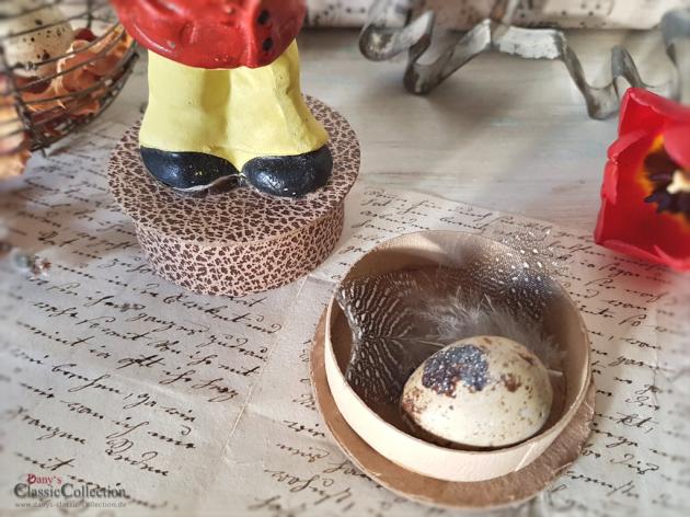 Alter Osterhasenaufsteller auf Candy Container aus Pappe ~ Alte Osterdekoration ~ Erzgebirge Sammlerstück ~ Made in Germany