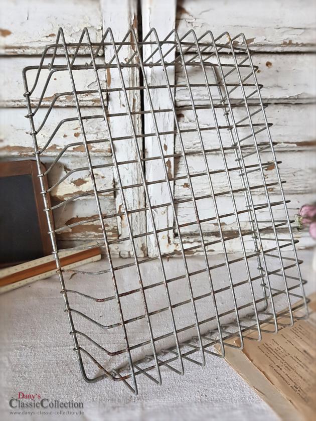 VERKAUFT ! Alter Ablagekorb aus Draht ~ Drahtkorb ~ Büroablage ~ Zeitschriftenablage ~ Utensilien Korb ~ shabby decoration