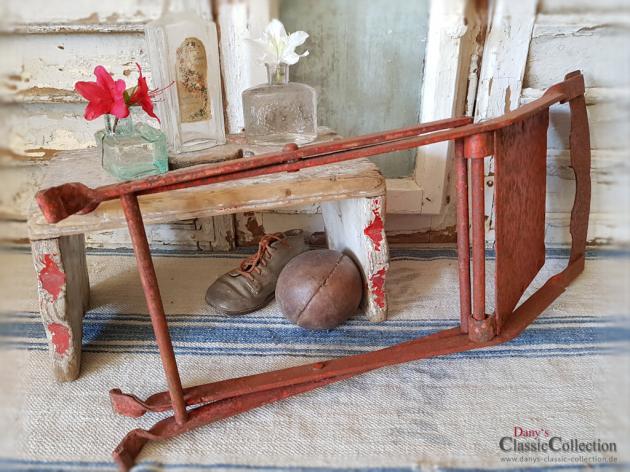 VERKAUFT ! Kinder-Klappstuhl ~ orange-roter Metallstuhl ~ Vintage Deko ~ Shabby Chic ~ Gartenndeko