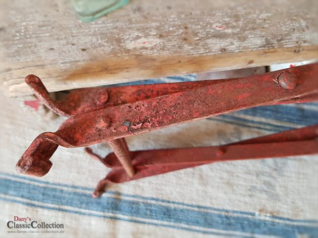 VERKAUFT ! Kinder-Klappstuhl ~ orange-roter Metallstuhl ~ Vintage Deko ~ Shabby Chic ~ Gartenndeko