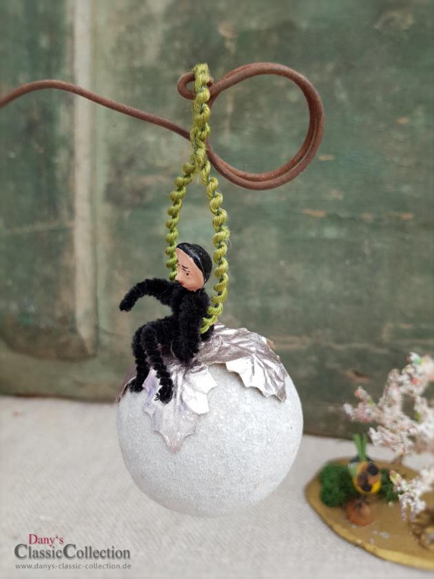 Schornsteinfeger aus Chenille auf Wattekugel, antiker Christbaumschmuck, Weihnachten, Weihnachtsbaum