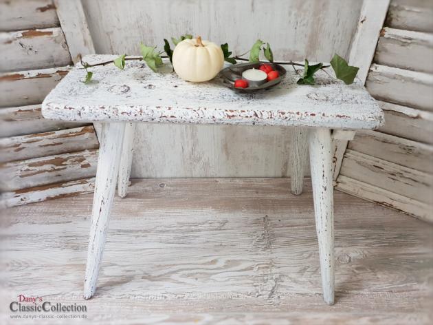 VERKAUFT ! Rustikaler shabby weißer Holzhocker ~ alter Schemel ~ alter Hocker ~ Holzbank ~ Beistelltisch ~ Vintage Shabby chic