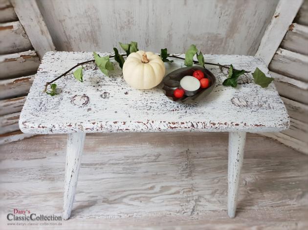 VERKAUFT ! Rustikaler shabby weißer Holzhocker ~ alter Schemel ~ alter Hocker ~ Holzbank ~ Beistelltisch ~ Vintage Shabby chic