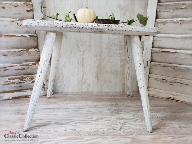 VERKAUFT ! Rustikaler shabby weißer Holzhocker ~ alter Schemel ~ alter Hocker ~ Holzbank ~ Beistelltisch ~ Vintage Shabby chic