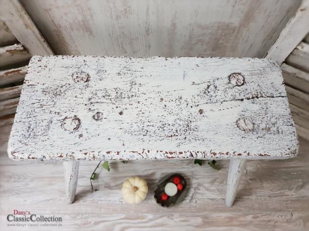 VERKAUFT ! Rustikaler shabby weißer Holzhocker ~ alter Schemel ~ alter Hocker ~ Holzbank ~ Beistelltisch ~ Vintage Shabby chic