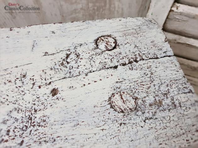 VERKAUFT ! Rustikaler shabby weißer Holzhocker ~ alter Schemel ~ alter Hocker ~ Holzbank ~ Beistelltisch ~ Vintage Shabby chic