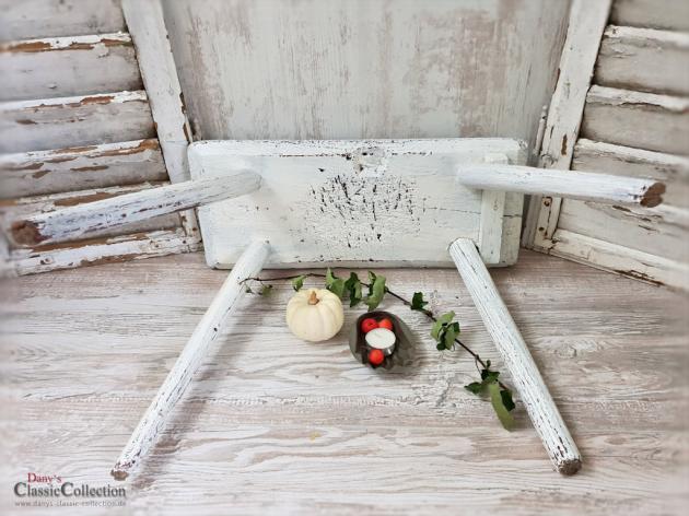 VERKAUFT ! Rustikaler shabby weißer Holzhocker ~ alter Schemel ~ alter Hocker ~ Holzbank ~ Beistelltisch ~ Vintage Shabby chic