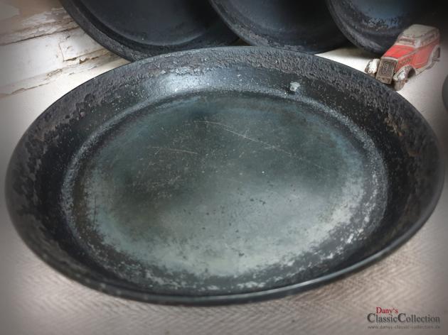 Backblech Ø 21 cm ~ Pizzablech ~ Kuchenblech ~ Tablett ~ Untersetzer ~ Vintage Dekoration ~ Landhaus Küchendeko ~ Gartendeko