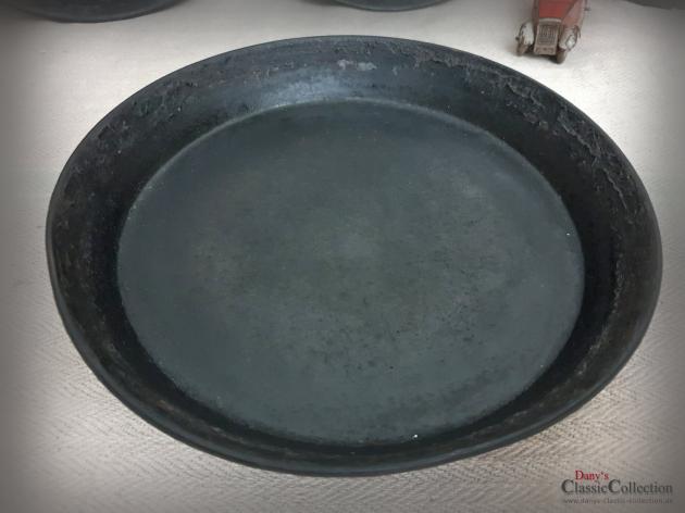 Backblech Ø 21 cm ~ Pizzablech ~ Kuchenblech ~ Tablett ~ Untersetzer ~ Vintage Dekoration ~ Landhaus Küchendeko ~ Gartendeko