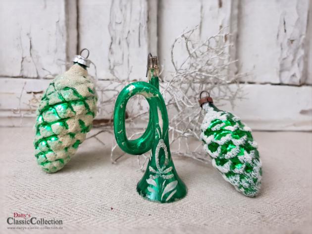 VERKAUFT ! Alter Christbaumschmuck grün mit Schnee ~ 2 Zapfen & 1 Trompete ~ Weihnachtsbaum ~ Weihnachtsschmuck ~ nostalgische Weihnachten