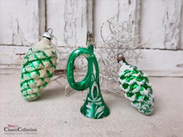 VERKAUFT ! Alter Christbaumschmuck grün mit Schnee ~ 2 Zapfen & 1 Trompete ~ Weihnachtsbaum ~ Weihnachtsschmuck ~ nostalgische Weihnachten