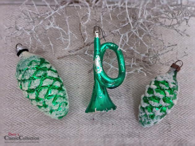 VERKAUFT ! Alter Christbaumschmuck grün mit Schnee ~ 2 Zapfen & 1 Trompete ~ Weihnachtsbaum ~ Weihnachtsschmuck ~ nostalgische Weihnachten