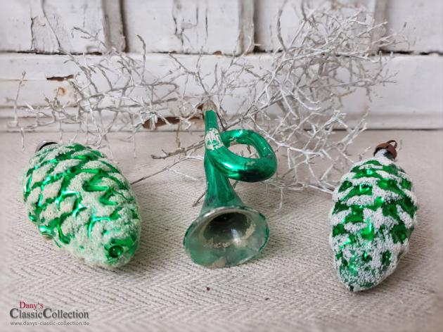 VERKAUFT ! Alter Christbaumschmuck grün mit Schnee ~ 2 Zapfen & 1 Trompete ~ Weihnachtsbaum ~ Weihnachtsschmuck ~ nostalgische Weihnachten