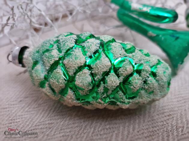 VERKAUFT ! Alter Christbaumschmuck grün mit Schnee ~ 2 Zapfen & 1 Trompete ~ Weihnachtsbaum ~ Weihnachtsschmuck ~ nostalgische Weihnachten