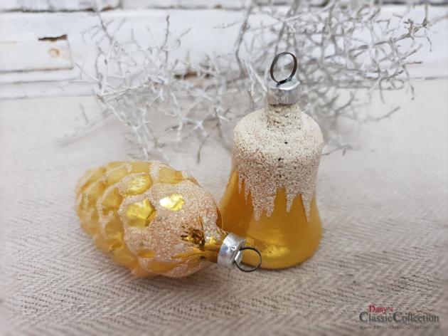 VERKAUFT ! Alter Christbaumschmuck goldgelb mit Schnee ~ Zapfen & Glocke ~ Weihnachtsbaum ~ Weihnachtsschmuck ~ nostalgische Weihnachten