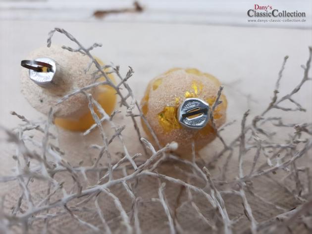 VERKAUFT ! Alter Christbaumschmuck goldgelb mit Schnee ~ Zapfen & Glocke ~ Weihnachtsbaum ~ Weihnachtsschmuck ~ nostalgische Weihnachten