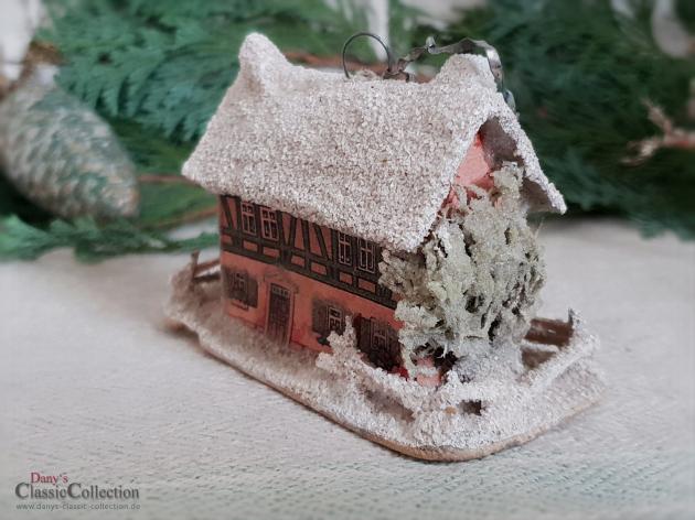 VERKAUFT ! Dresdner Pappe Christbaumschmuck ~ Haus lithografiert mit Zweigen ~ Vintage Weihnacht ~ alter Weihnachtsschmuck